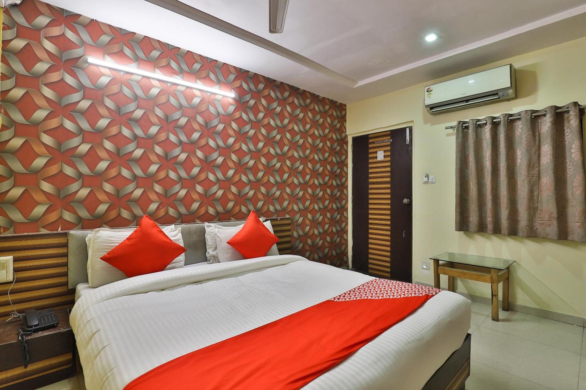 OYO 29992 Hotel Shreeji Palace Ahmedabad Buitenkant foto