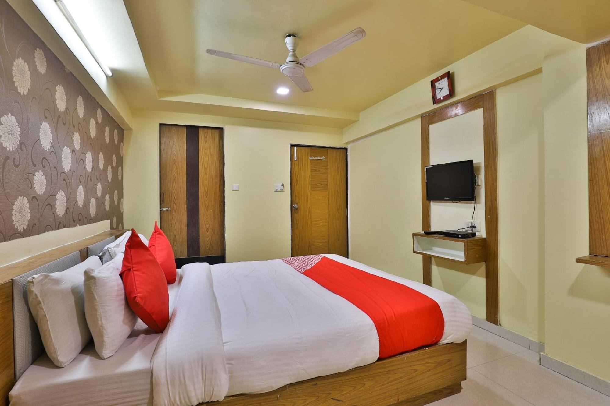 OYO 29992 Hotel Shreeji Palace Ahmedabad Buitenkant foto