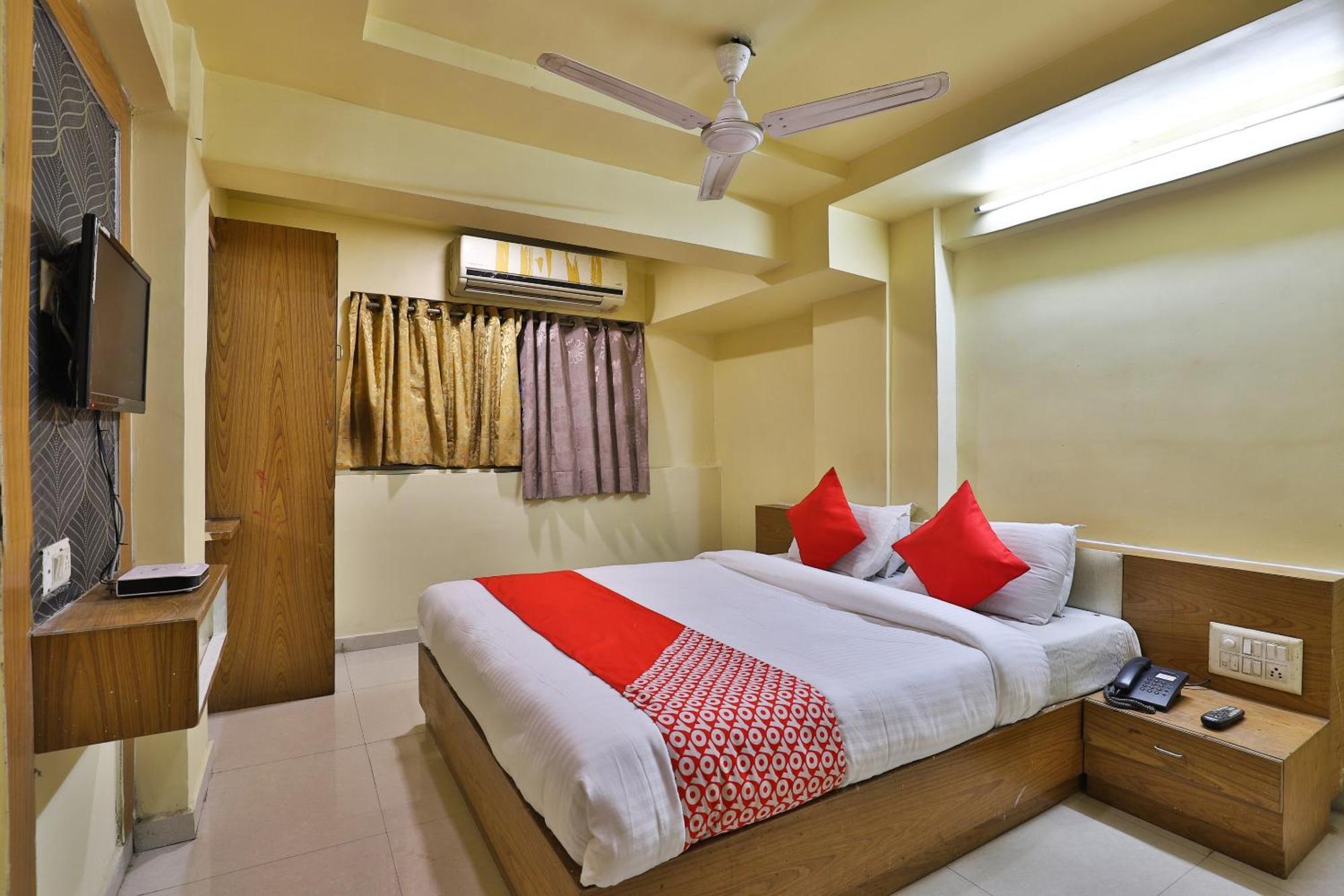 OYO 29992 Hotel Shreeji Palace Ahmedabad Buitenkant foto