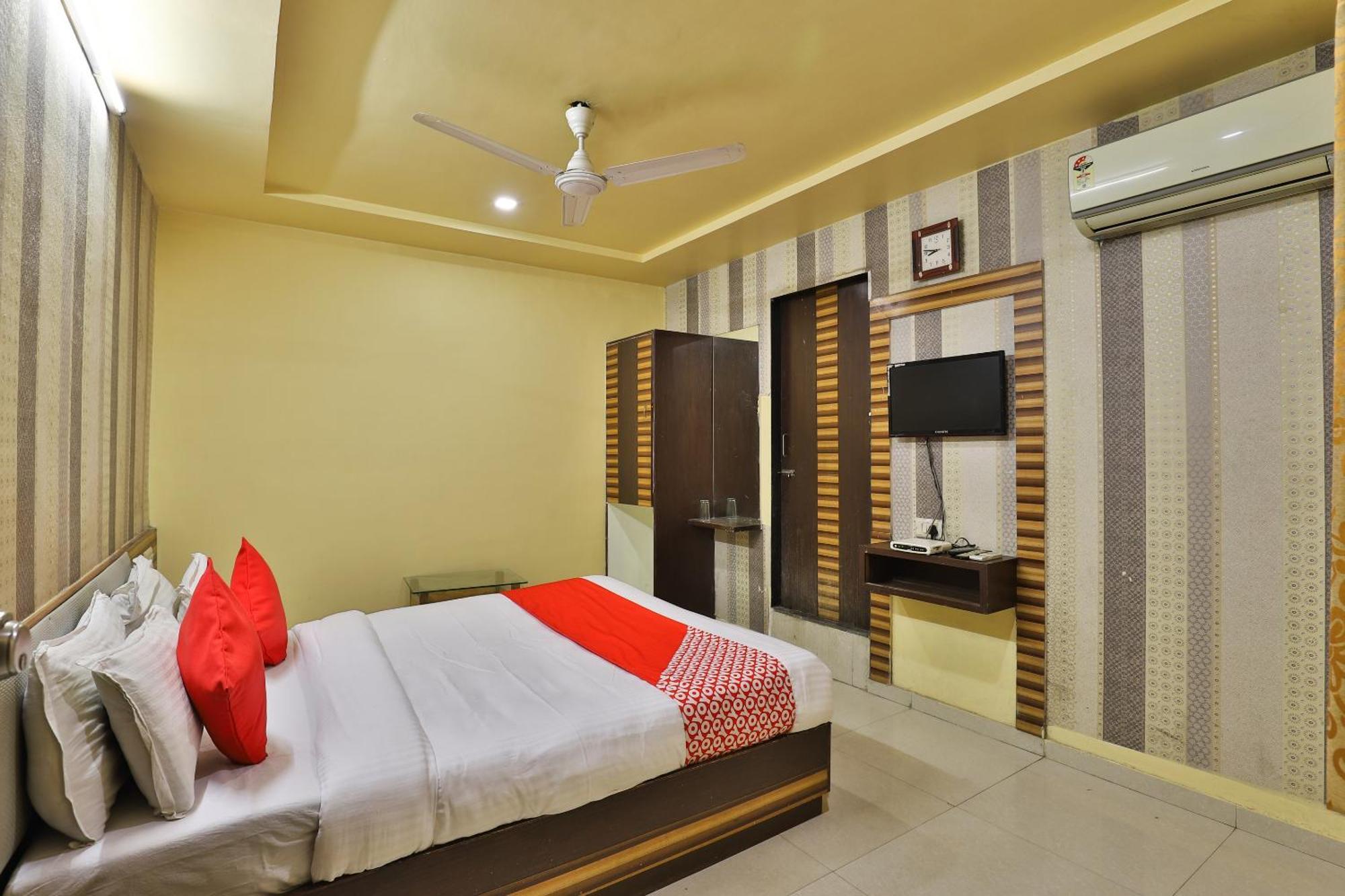OYO 29992 Hotel Shreeji Palace Ahmedabad Buitenkant foto