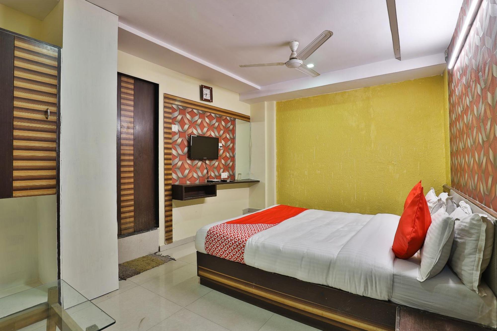 OYO 29992 Hotel Shreeji Palace Ahmedabad Buitenkant foto
